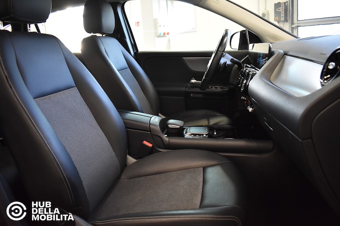 MERCEDES-BENZ GLA 180 Automatic Business Extra